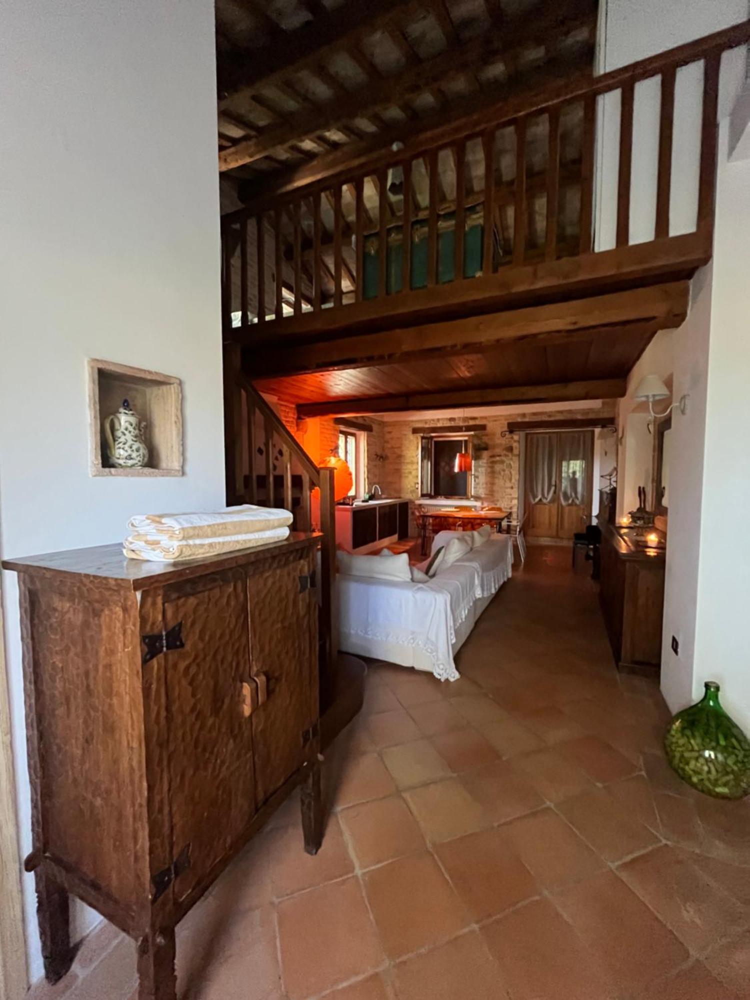 ペザロCasa Sant Angeloアパートメント エクステリア 写真